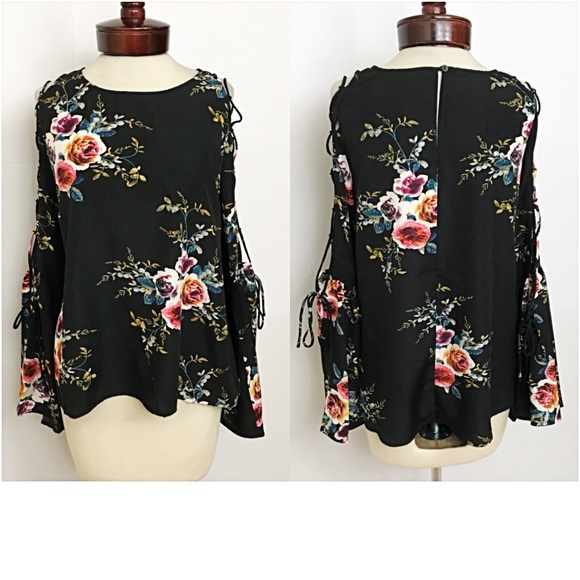 📍SALE Boho LaceUp Bell Sleeve Floral Top S - Picture 6 of 6